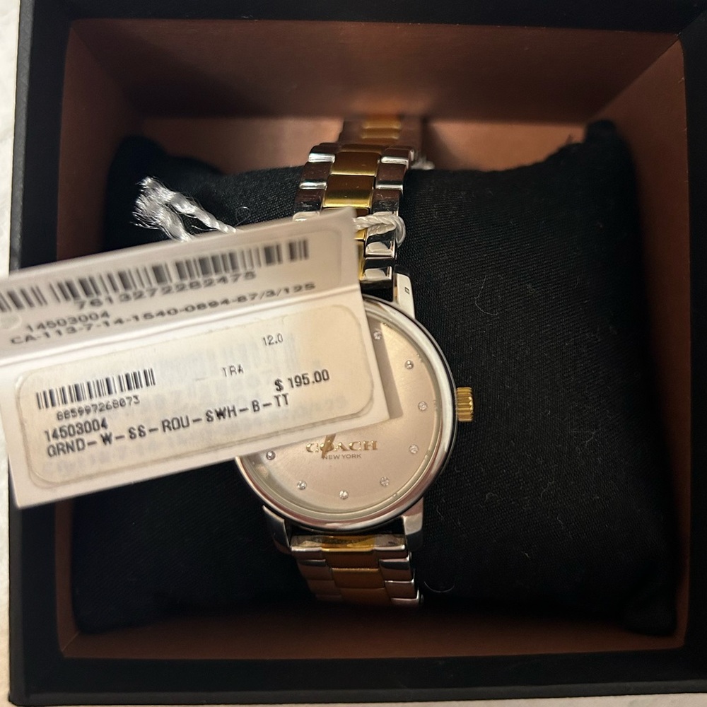 Coach watch with tags - Picture 2 of 2